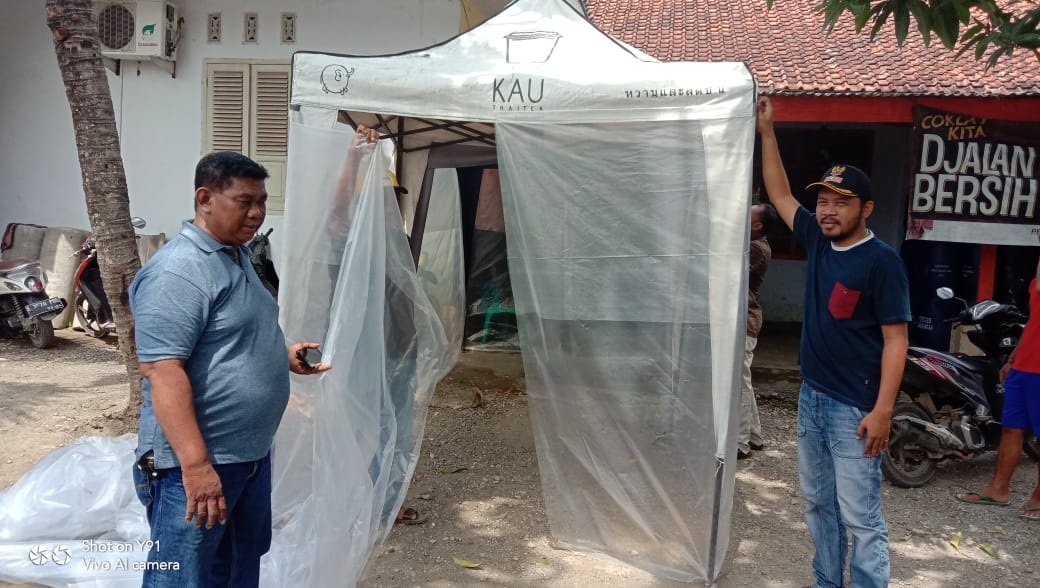 Pemdes Cangkingan Semprot Fasilitas Umum dalam Rangka Pencegahan Penyebaran Covid-19