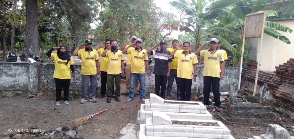 Bersih Bersih Taman Makam Pahlawan Desa Cangkingan