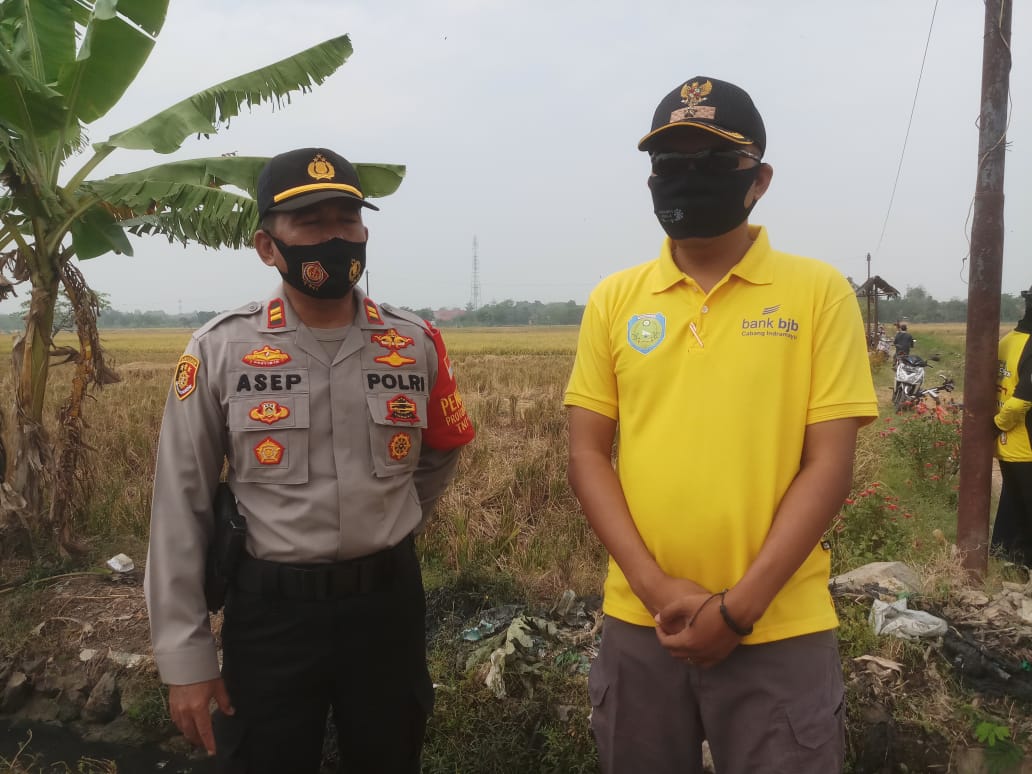 Warga Gotong Royong Bersama TNI POLRI