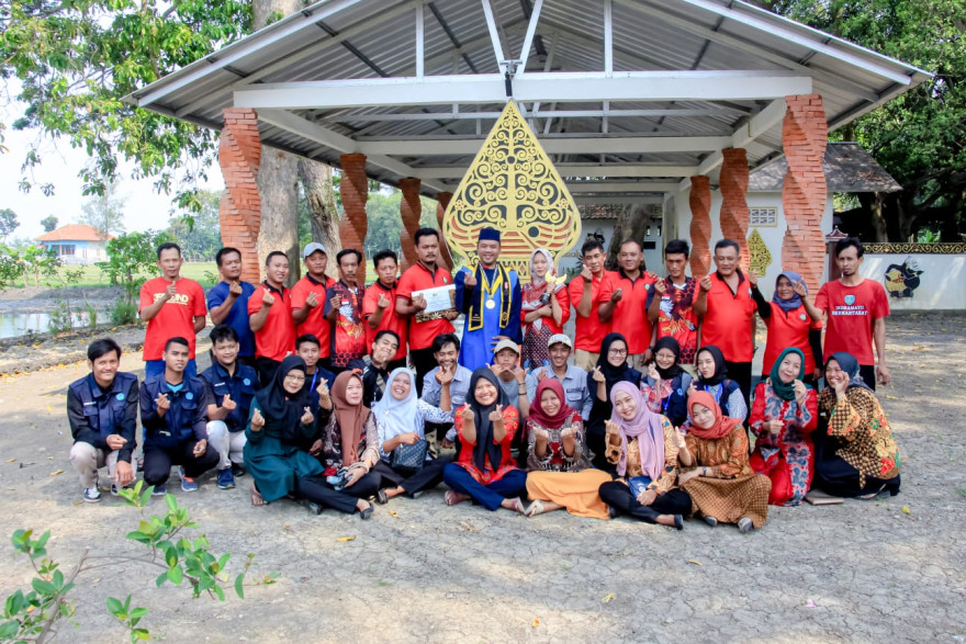 Harumkan Nama Baik Indramayu, Kuwu Didi Wahyudi Raih Penghargaan PJA 2023 Se-Indonesia
