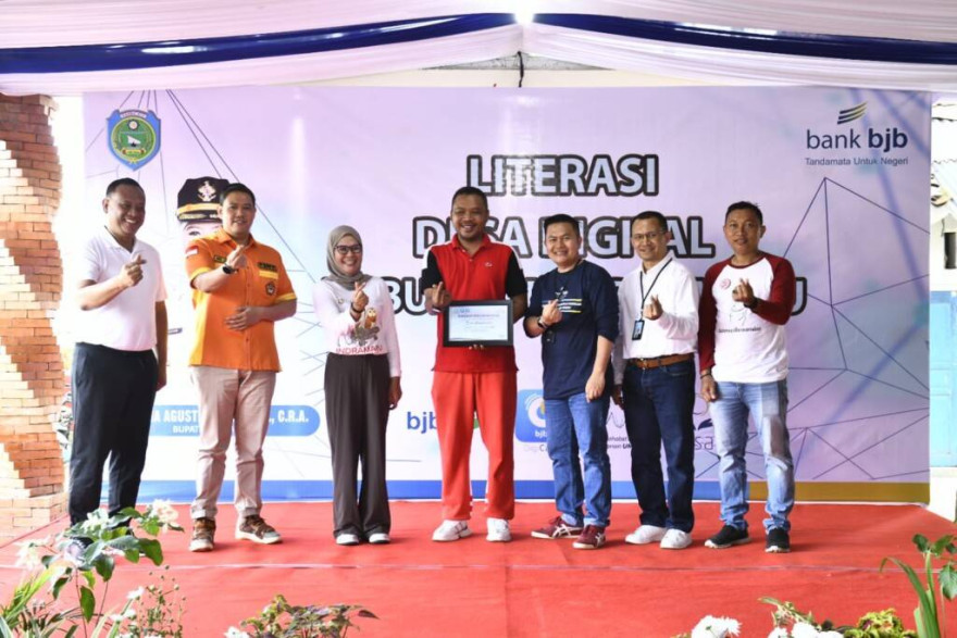 BJB Dan Komisi I DPR RI Apresiasi Desa Cangkingan Sebagai Pelopor Desa Digital Di Indramayu 