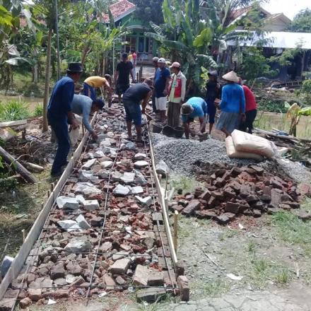 Album : Gotong Royong Bangun Jalan Kampung